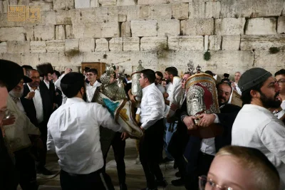 למעלה ממיליון עלו לרגל והקפות נרגשות: חג הסוכות ושמחת תורה בכותל המערבי