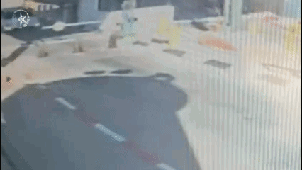 מרדף דרמטי במעבר: חשוד עם רכב גנוב פרץ את המחסום ונתפס אחרי מרדף | צפו