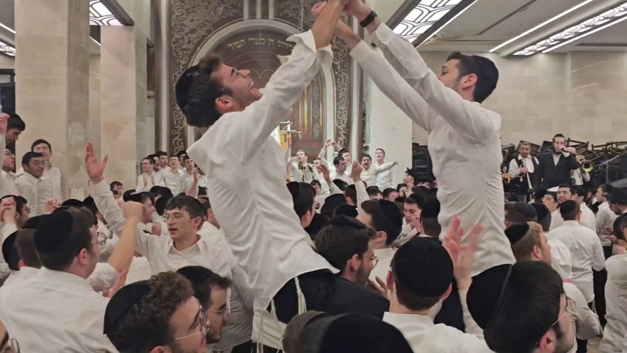 השמחה הגדולה בהקפות השניות ב"בית מתתיהו"