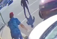 הצלה דרמטית: עובר אורח עצר ברגע האחרון נהגת מדריסה אכזרית