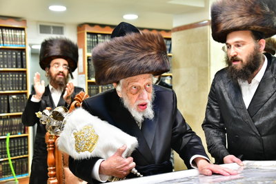 הקפות שניות אצל האדמו"ר מקופיטשניץ