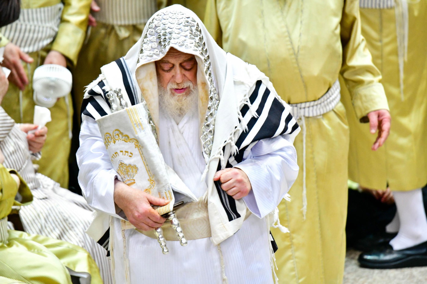 הקפות שניות בחצה"ק תולדות אהרן