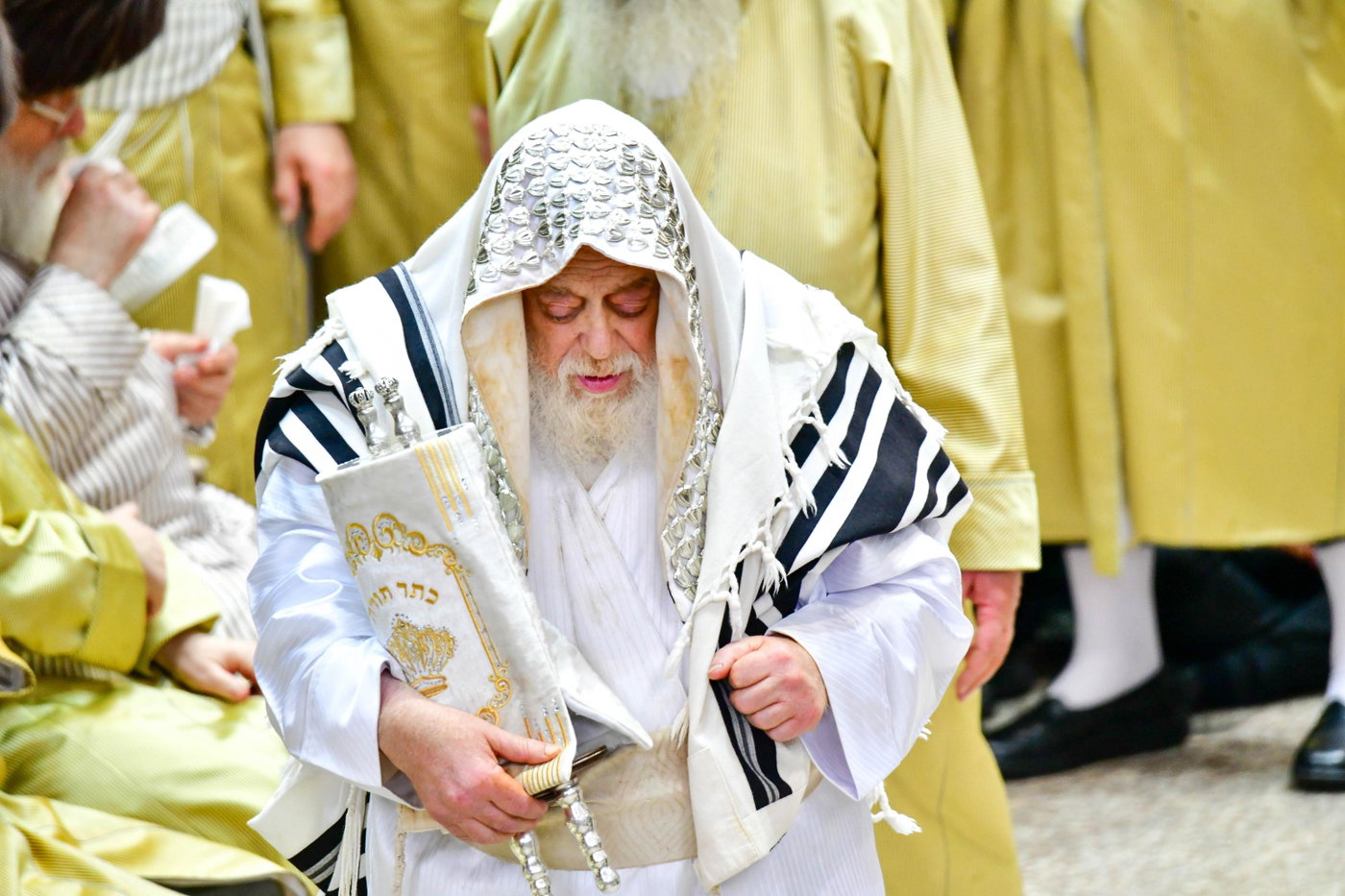 הקפות שניות בחצה"ק תולדות אהרן