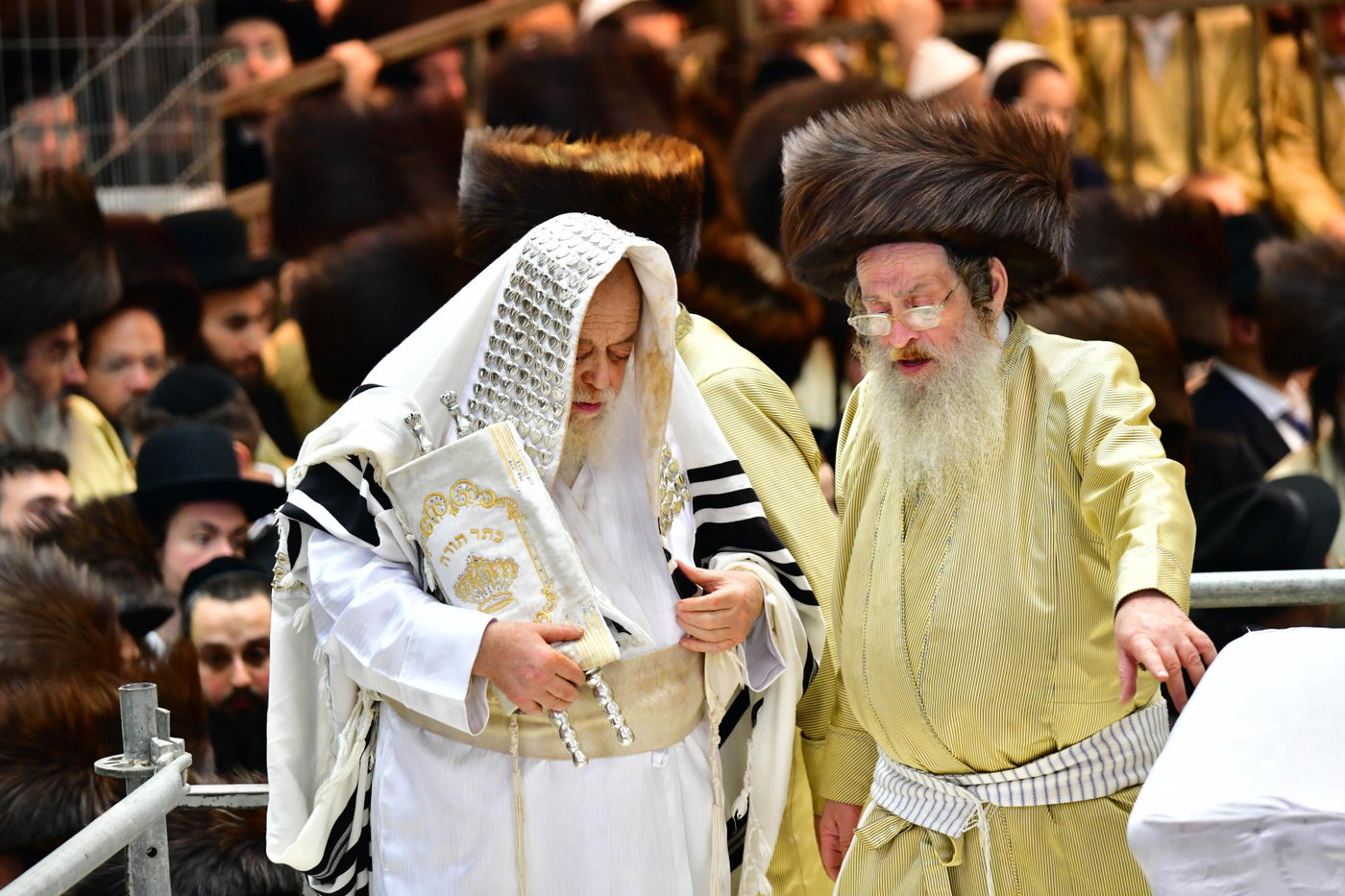 הקפות שניות בחצה"ק תולדות אהרן
