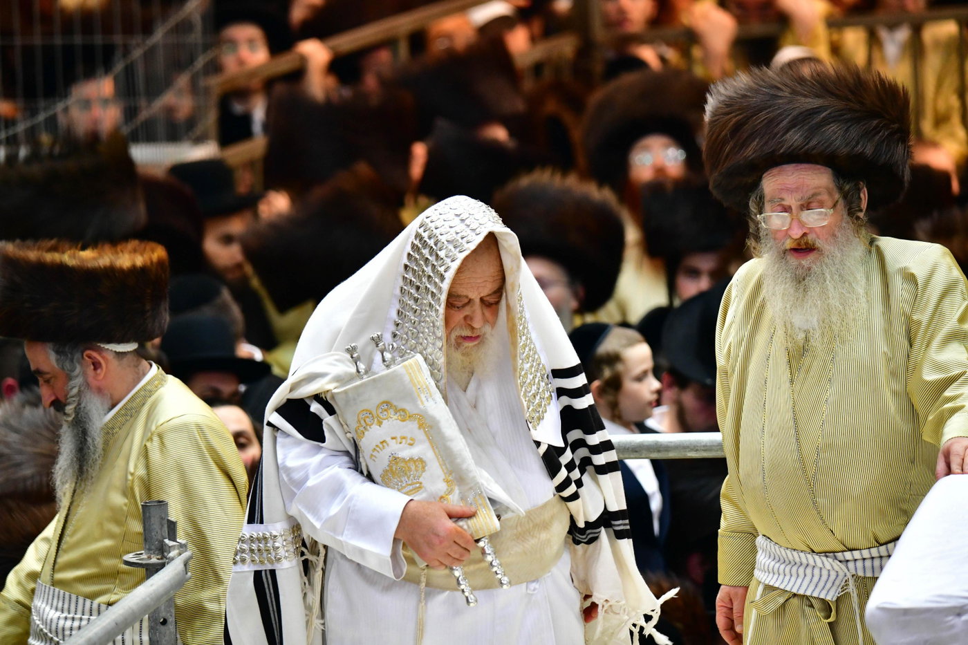 הקפות שניות בחצה"ק תולדות אהרן