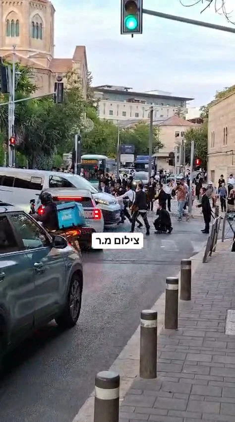 תיעוד דרמטי: כוח מסווה תפס ילד חרדי קטן מיידה אבנים במאה שערים