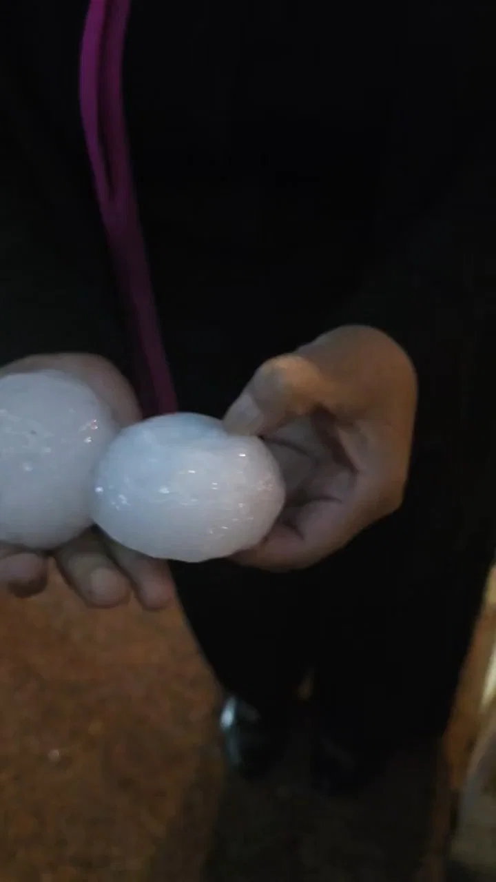 זה נראה כמו מתקפה: כדורי קרח ענקיים נחתו מהשמים