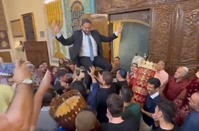 בלב טהראן: התיעוד המרגש מההקפות השניות בבית הכנסת יוסף אבאד | צפו