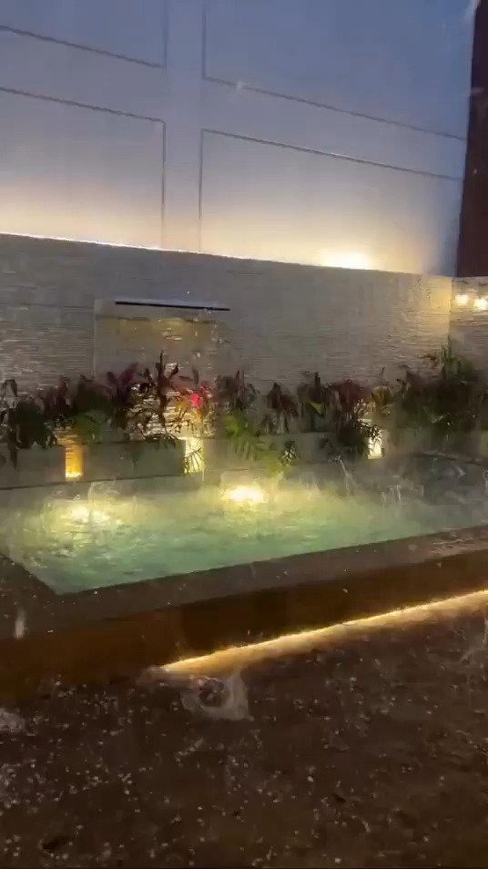 זה נראה כמו מתקפה: כדורי קרח ענקיים נחתו מהשמים