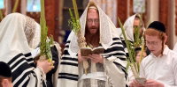 שכנות טובה ברחוב חנה; האדמו"רים מקאליב וסקולען חגגו בצוותא בימי החג
