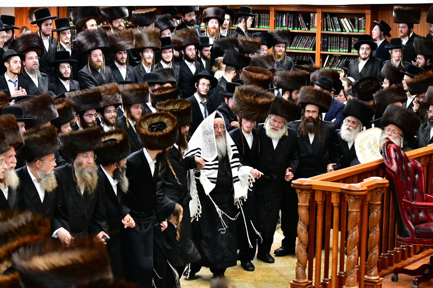הקפות שניות בחצה"ק ביאלה