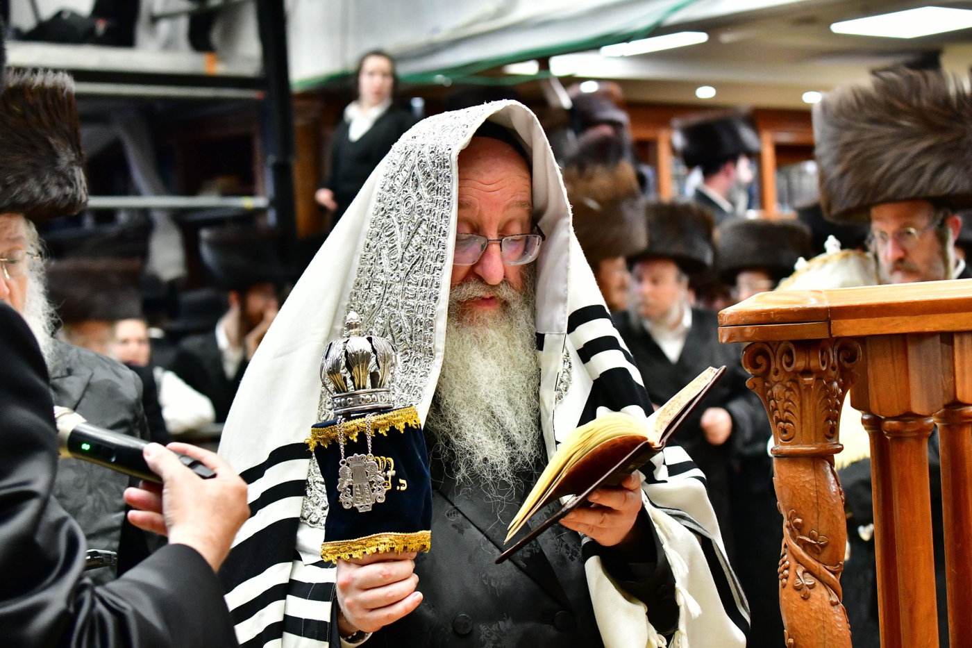 הקפות שניות בחצה"ק ביאלה