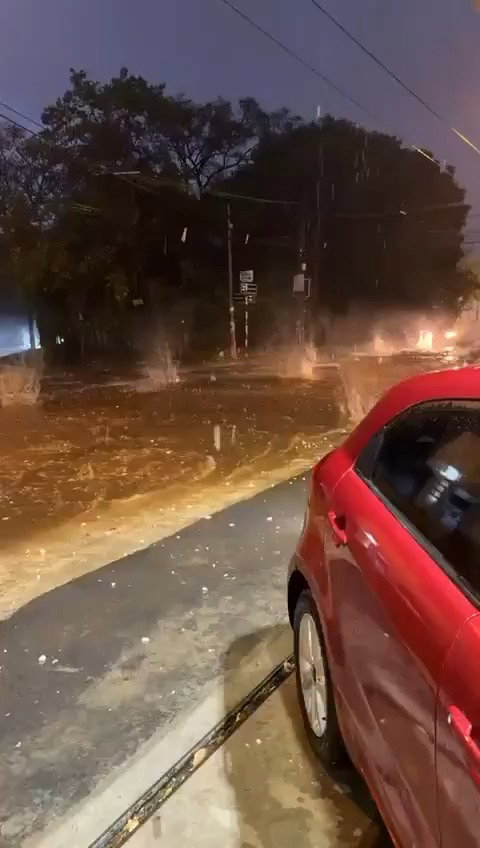 זה נראה כמו מתקפה: כדורי קרח ענקיים נחתו מהשמים