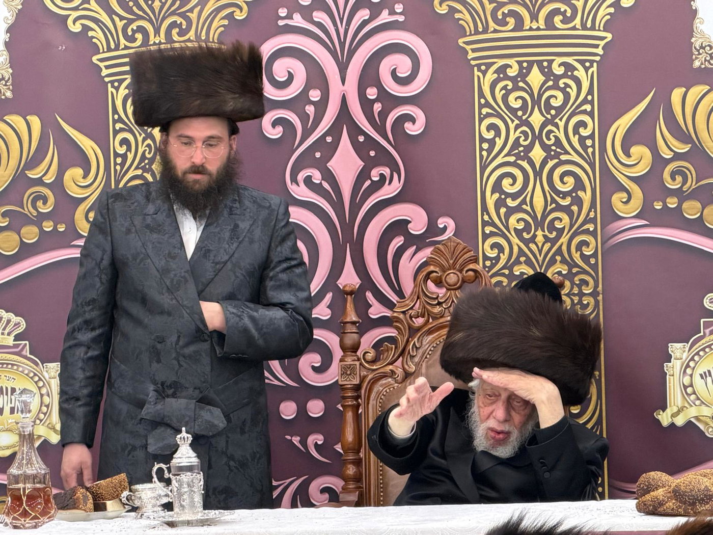 האדמו"ר מקופיטשניץ בטיש חוה"מ סוכות
