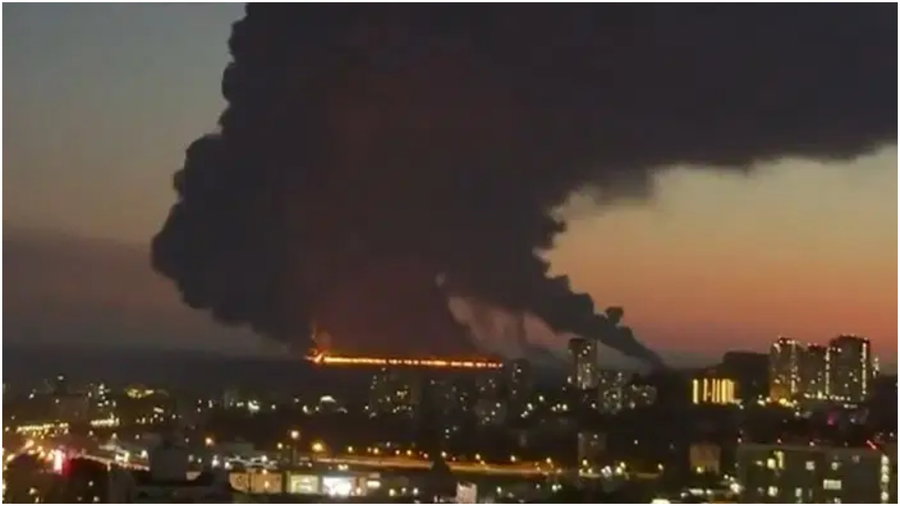 שריפה אדירה במכלית נפט מול חופי סוצ'י: החופים נסגרו - התושבים הונחו להישאר בבתים
