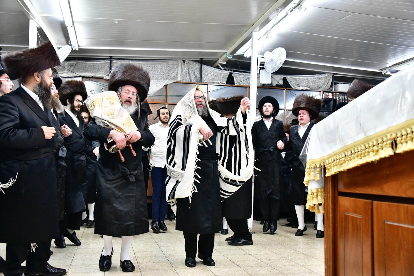 הקפות שניות בחצה"ק סקולען ירושלים