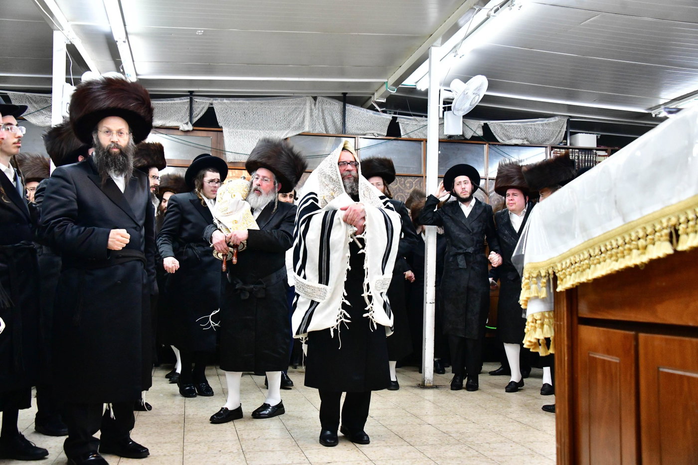 הקפות שניות בחצה"ק סקולען ירושלים