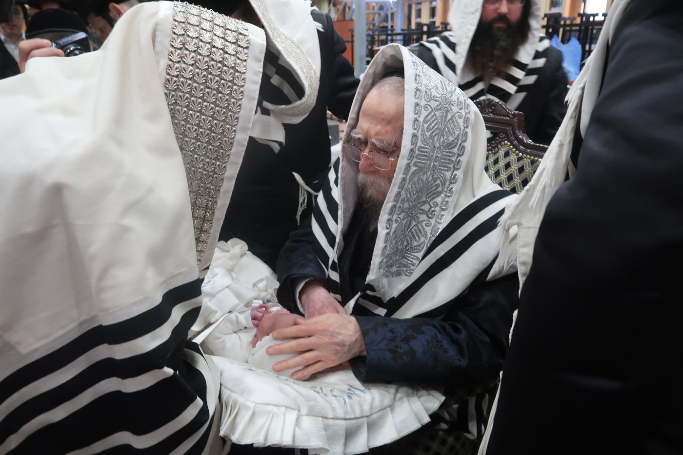 חג הסוכות בחצה"ק ערלוי