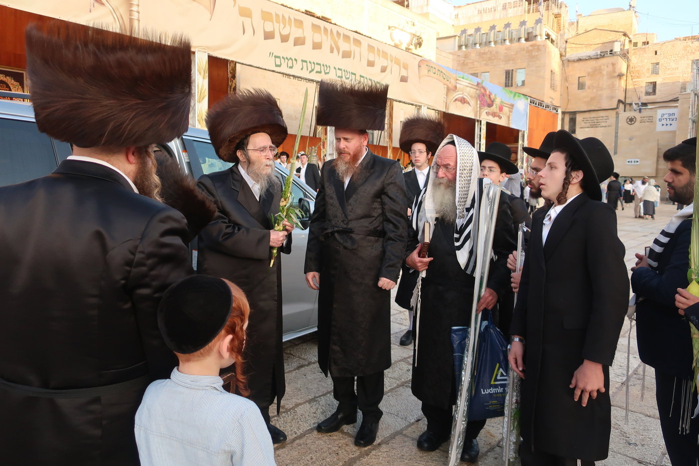 חג הסוכות בחצה"ק ערלוי