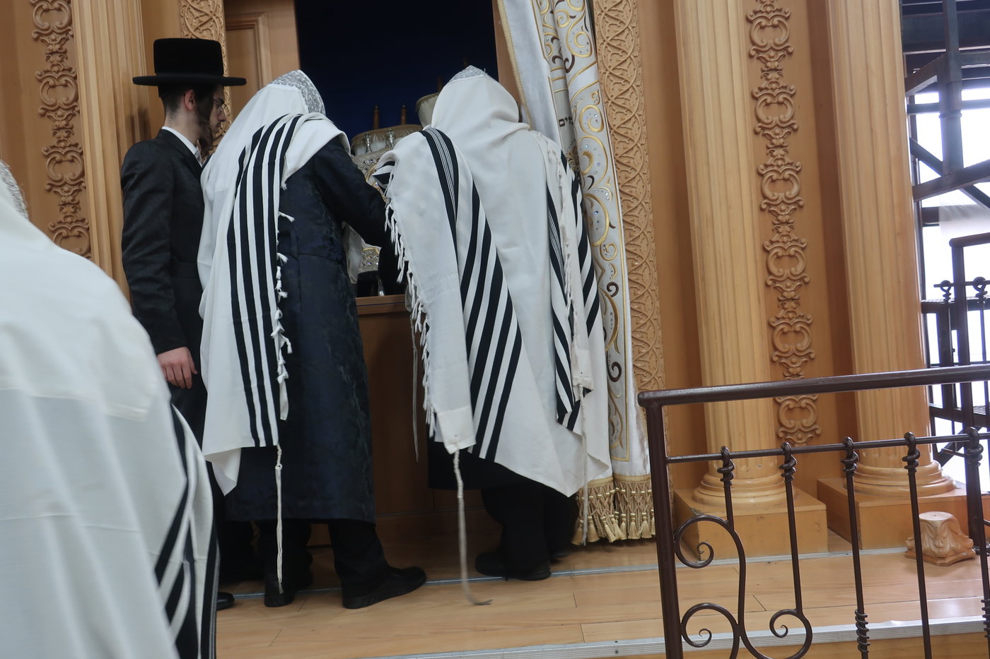 חג הסוכות בחצה"ק ערלוי