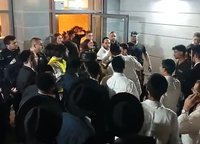 דרמה במודיעין: מאות הפגינו נגד מעצר תלמיד ישיבה עריק, המשטרה הצבאית נמלטה והבחור שוחרר