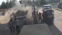 לעיני הנהג ההמום: המכונית התפוצצה בזמן התדלוק | צפו