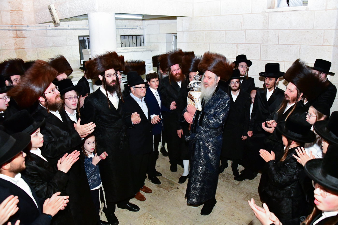 הכנסת ס"ת בהורניסטייפול