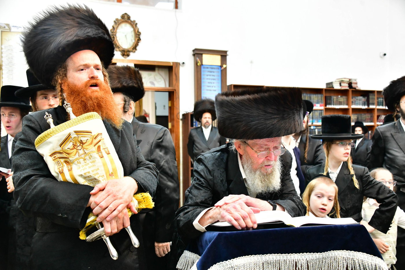 הקפות שניות בחצה"ק זוועהיל