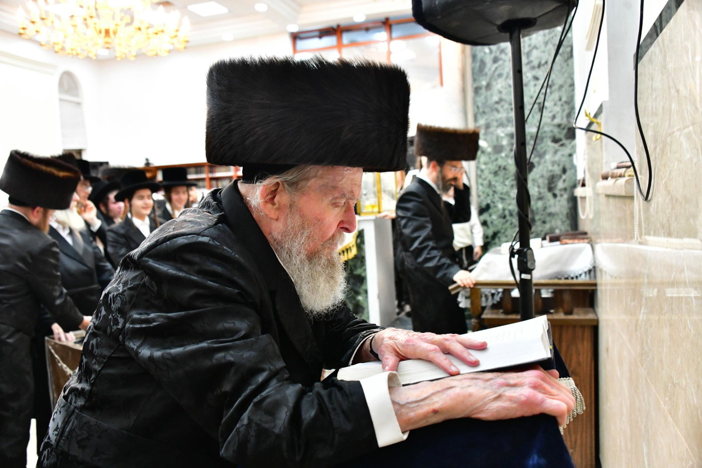 הקפות שניות בחצה"ק זוועהיל