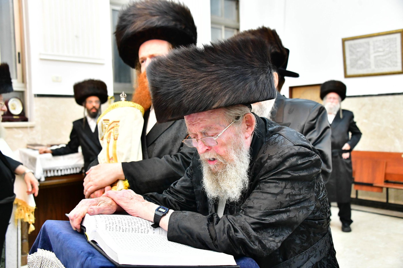 הקפות שניות בחצה"ק זוועהיל