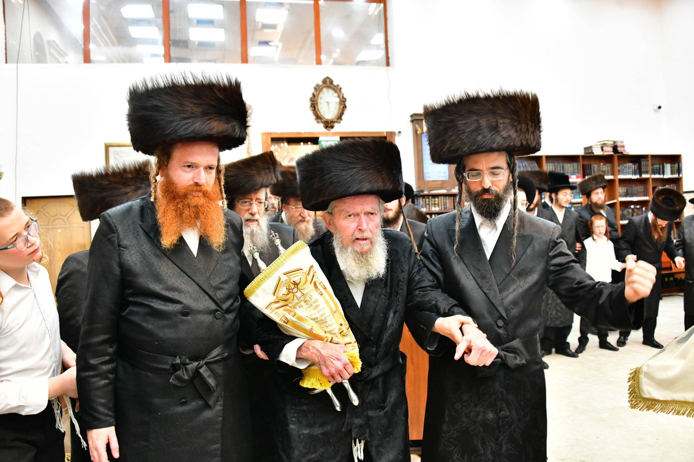 הקפות שניות בחצה"ק זוועהיל
