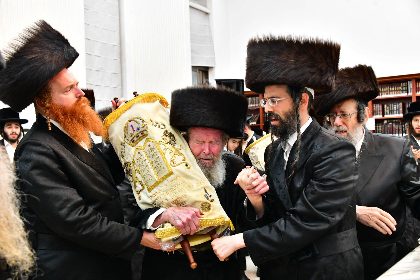הקפות שניות בחצה"ק זוועהיל