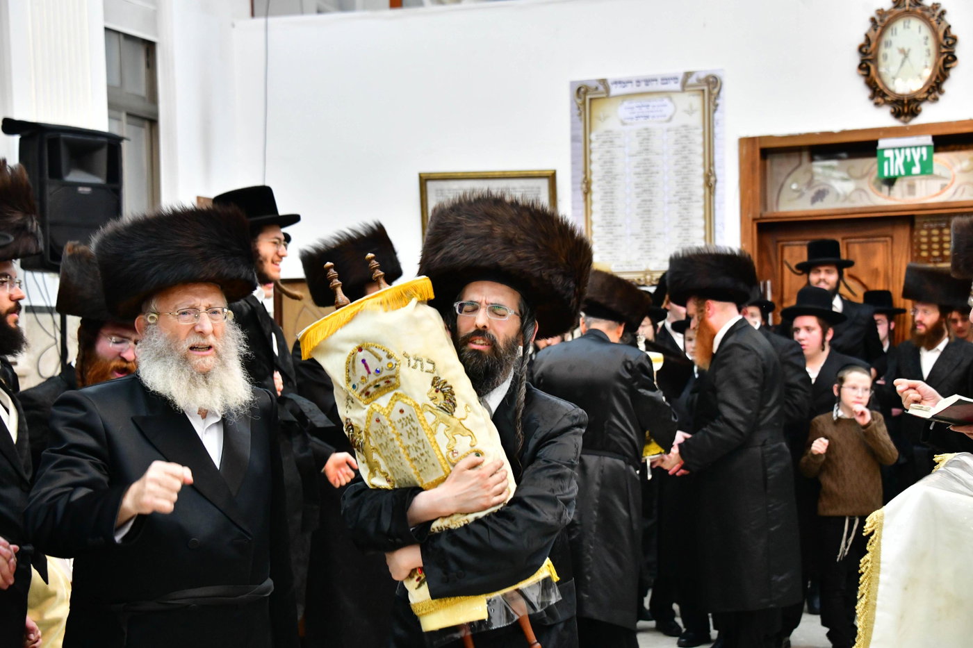 הקפות שניות בחצה"ק זוועהיל