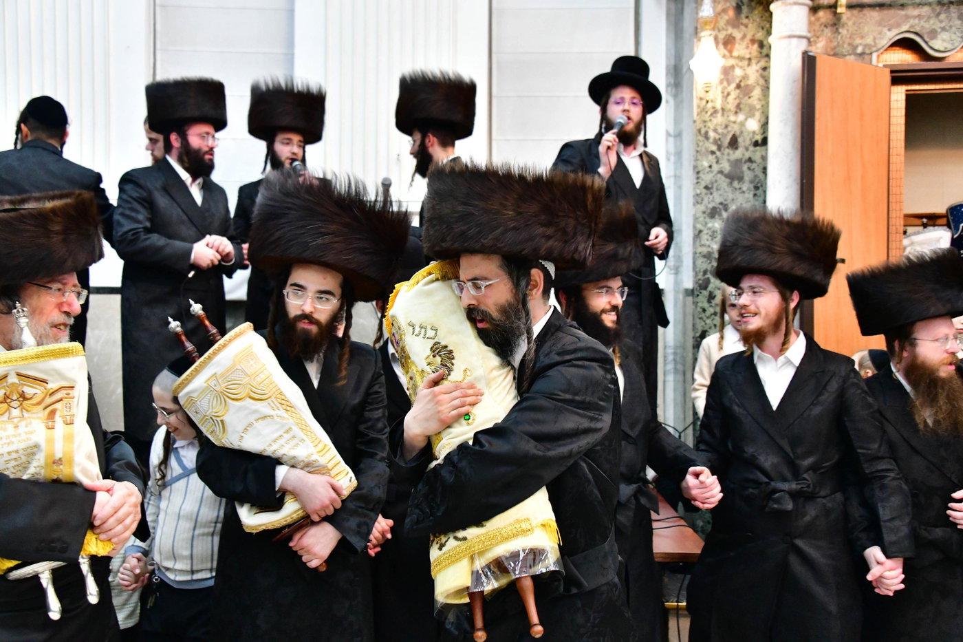 הקפות שניות בחצה"ק זוועהיל