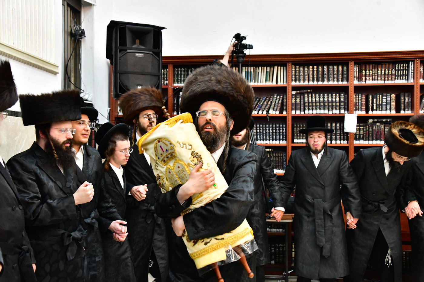 הקפות שניות בחצה"ק זוועהיל