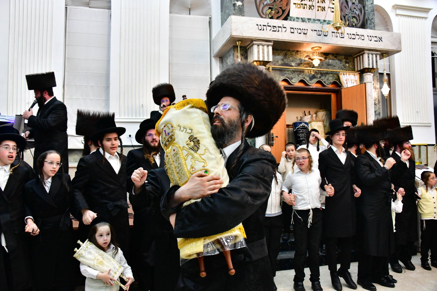 הקפות שניות בחצה"ק זוועהיל