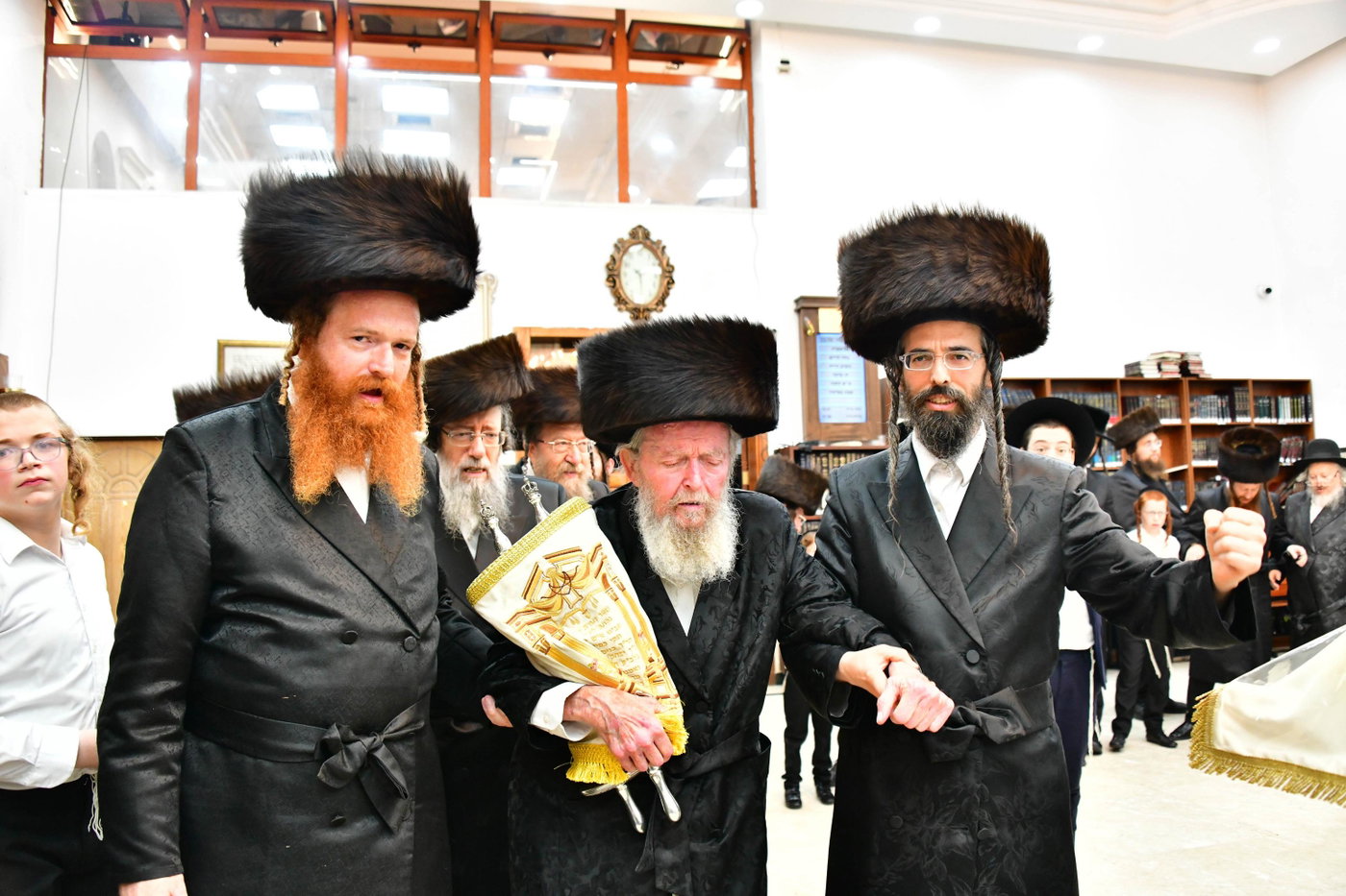 הקפות שניות בחצה"ק זוועהיל