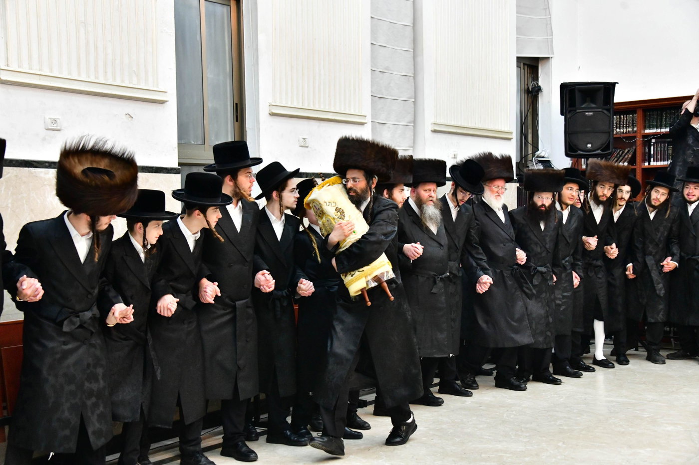 הקפות שניות בחצה"ק זוועהיל