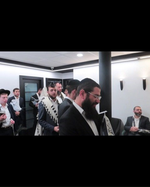 מחוץ ללשכת ראש העיר היום