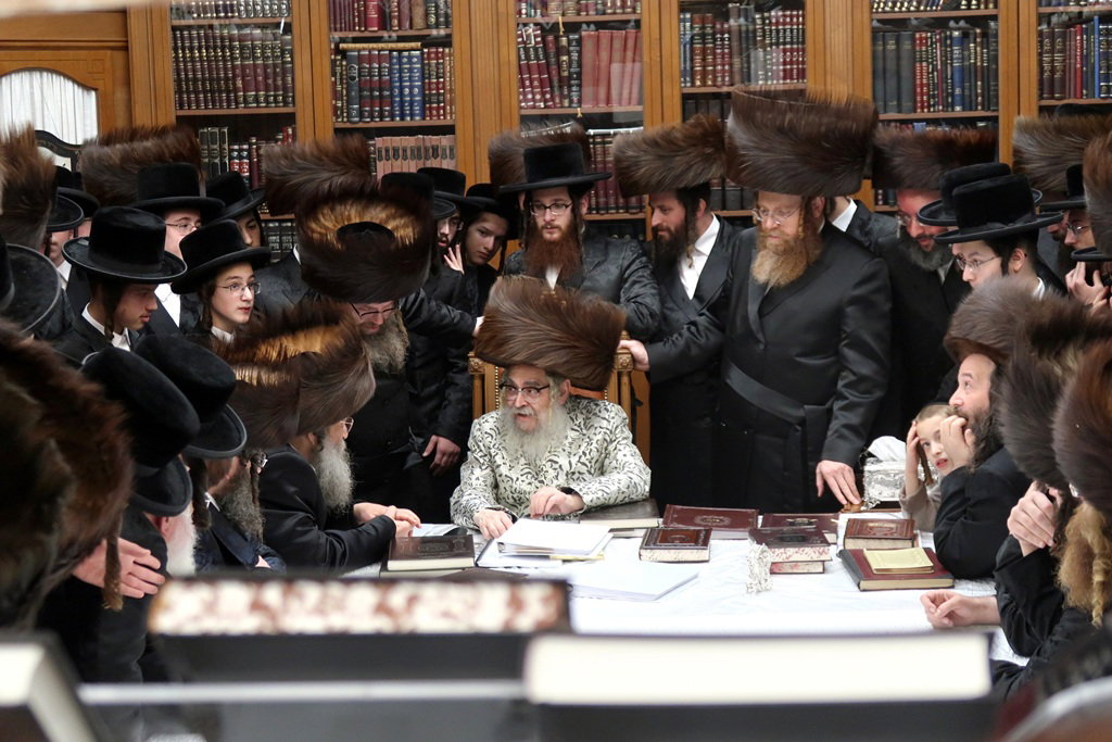 ביקורים בימי המועד בסוכתו של האדמו"ר מסאטמר