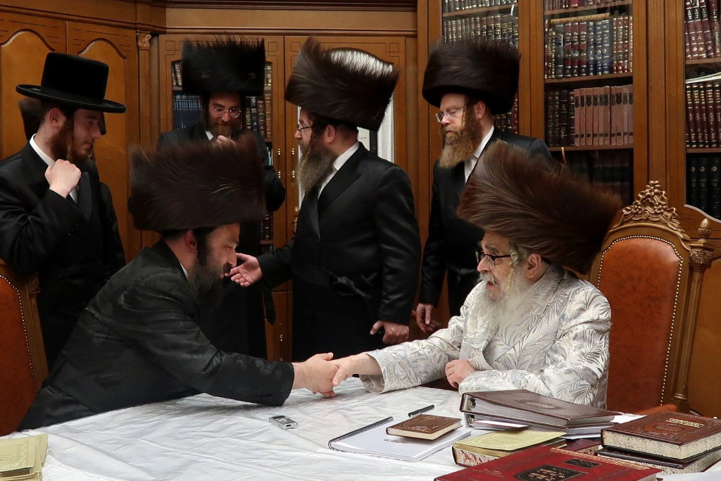 ביקורים בימי המועד בסוכתו של האדמו"ר מסאטמר