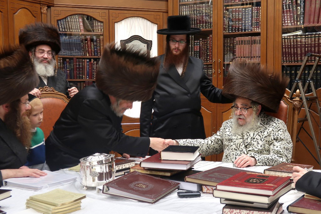 ביקורים בימי המועד בסוכתו של האדמו"ר מסאטמר