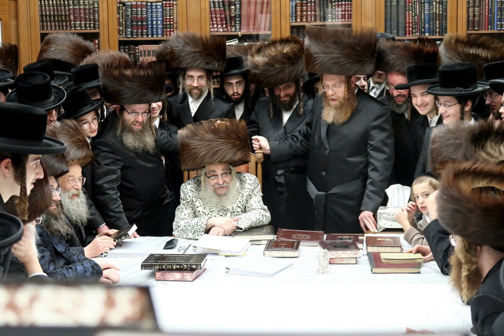 ביקורים בימי המועד בסוכתו של האדמו"ר מסאטמר