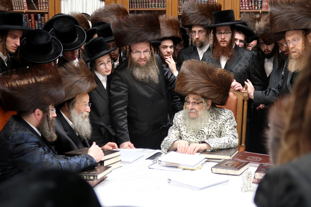 ביקורים בימי המועד בסוכתו של האדמו"ר מסאטמר