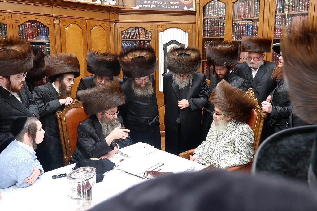 ביקורים בימי המועד בסוכתו של האדמו"ר מסאטמר