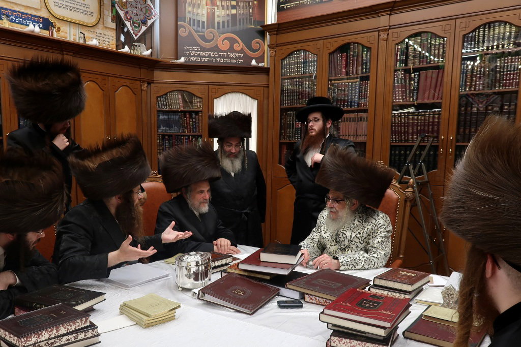ביקורים בימי המועד בסוכתו של האדמו"ר מסאטמר