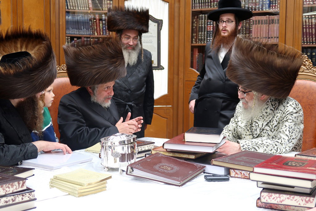 ביקורים בימי המועד בסוכתו של האדמו"ר מסאטמר