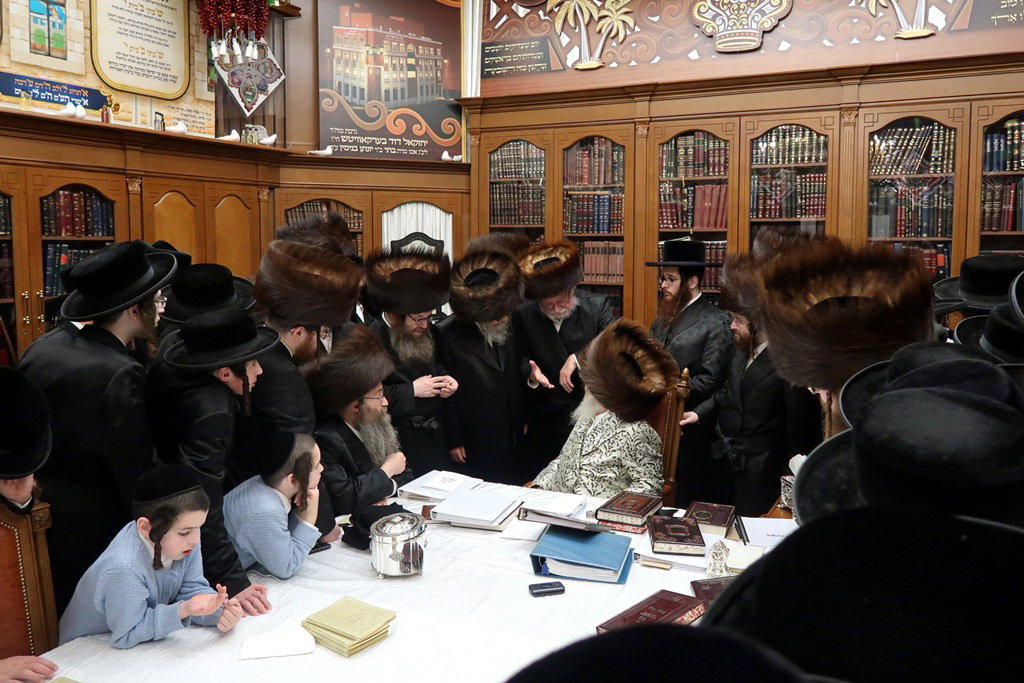 ביקורים בימי המועד בסוכתו של האדמו"ר מסאטמר