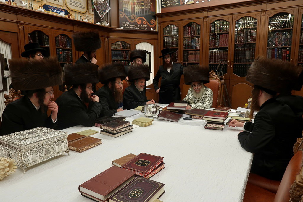 ביקורים בימי המועד בסוכתו של האדמו"ר מסאטמר