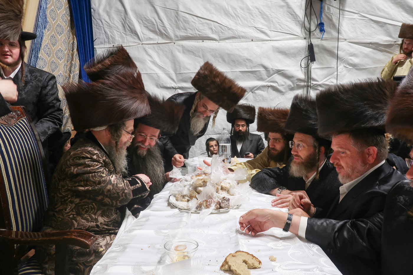חג הסוכות בחצה"ק קרעטשניף סיגעט